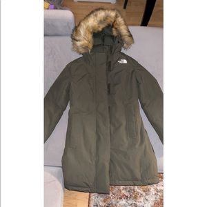 NORTH FACE WOMENS JACKET SIZE SMALL